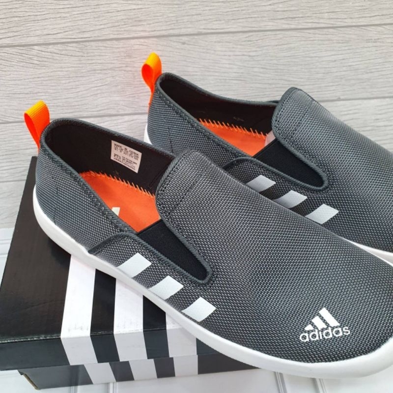 Sepatu Pria Casual Sepatu Wanita ADIDAS SLIP ON TRAXION GERY ORIGINAL