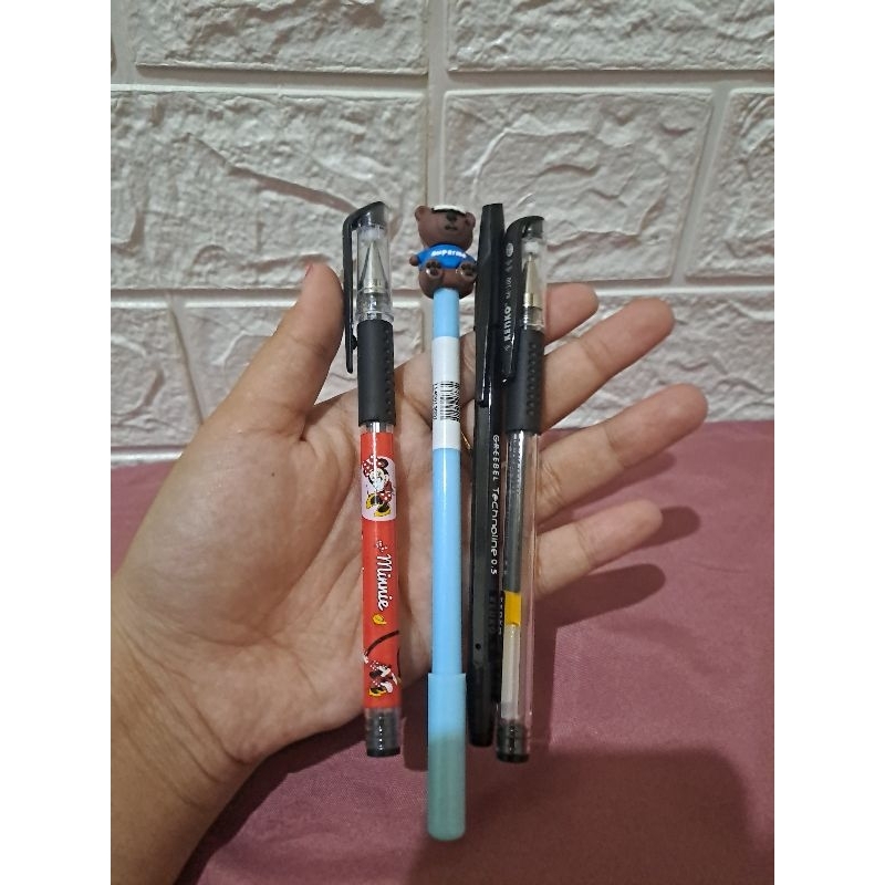 

PRELOVED PULPEN ISI 4 PCS