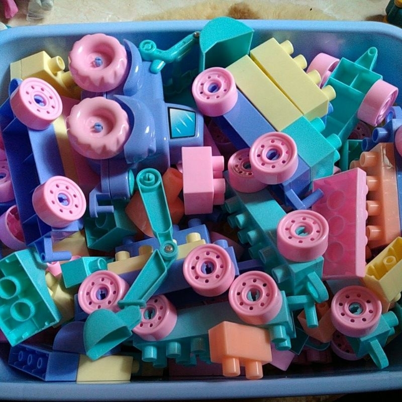 mainan susun ala megablock