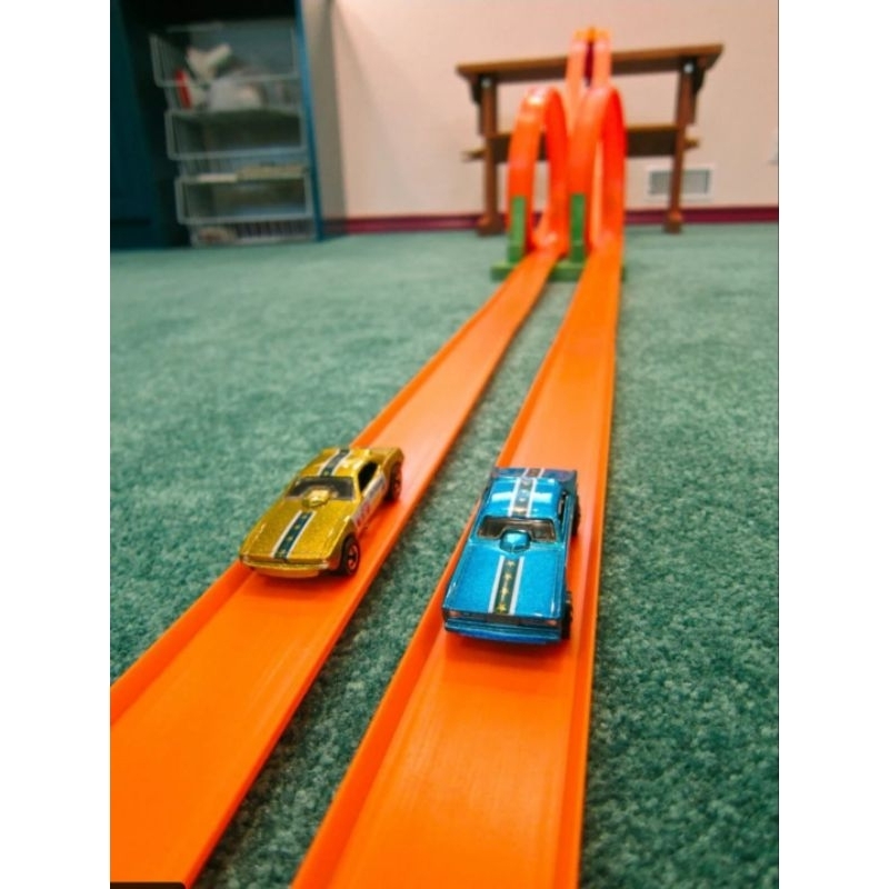 Hot Wheels Track 2 Lane Jalur Downhill Loop Raceway