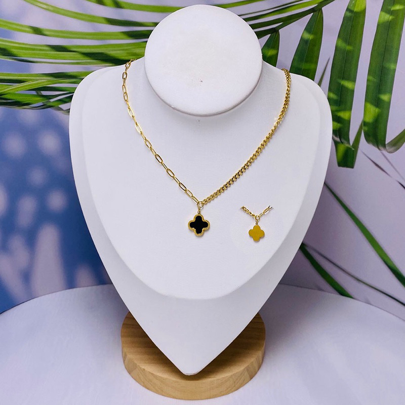 kalung clover hitam titanium asli