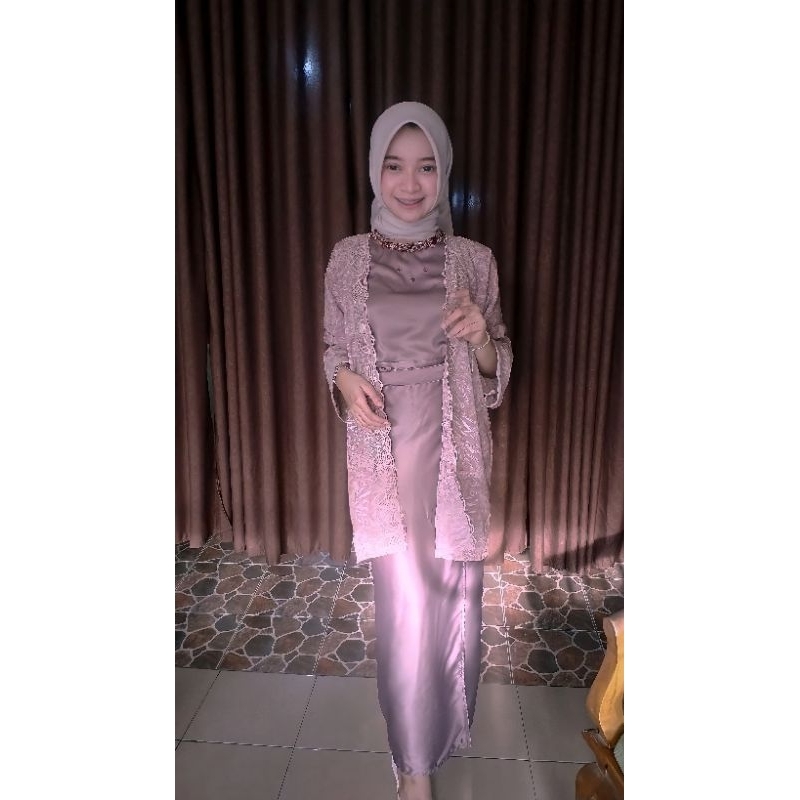 waindi's set  ( inner rok lilit + outer )