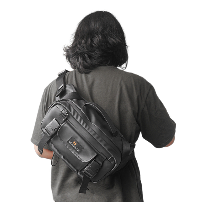 DOPPLE BLACK |MANNEEDME x URBAN| Tas Selempang Pria Wanita Travel Bag Travelling / Messenger Cowok / Cewek ORIGINAL