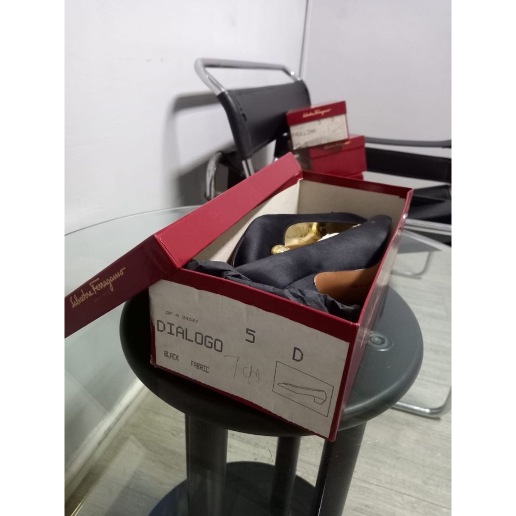 Sepatu salvatore ferragamo dialogo