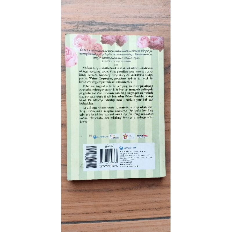 

Secret Identity by Riz Amelia Ori Ex Gramedia