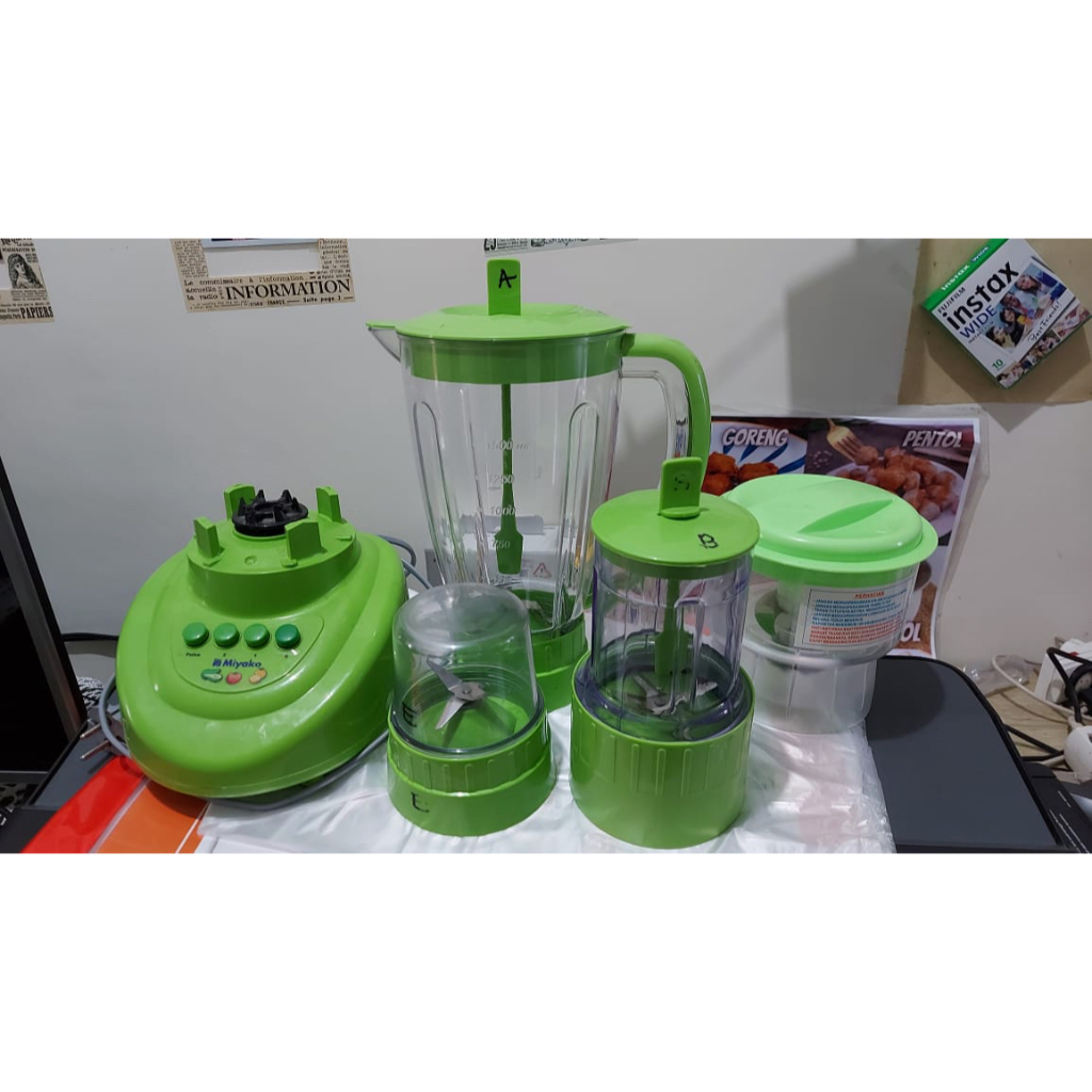 Blender Miyako 1 set termasuk choper. dll seperti pada foto (preloved)