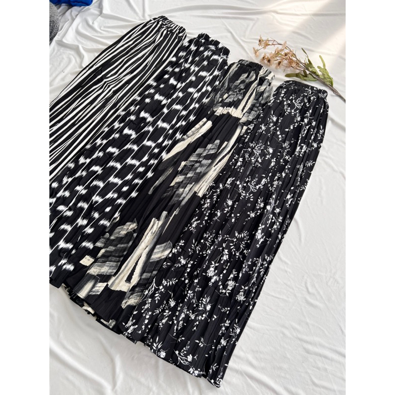 naddean - Rok Plisket Tebal Motif Hitam Panjang Wanita / Pleated Maxi Skirt