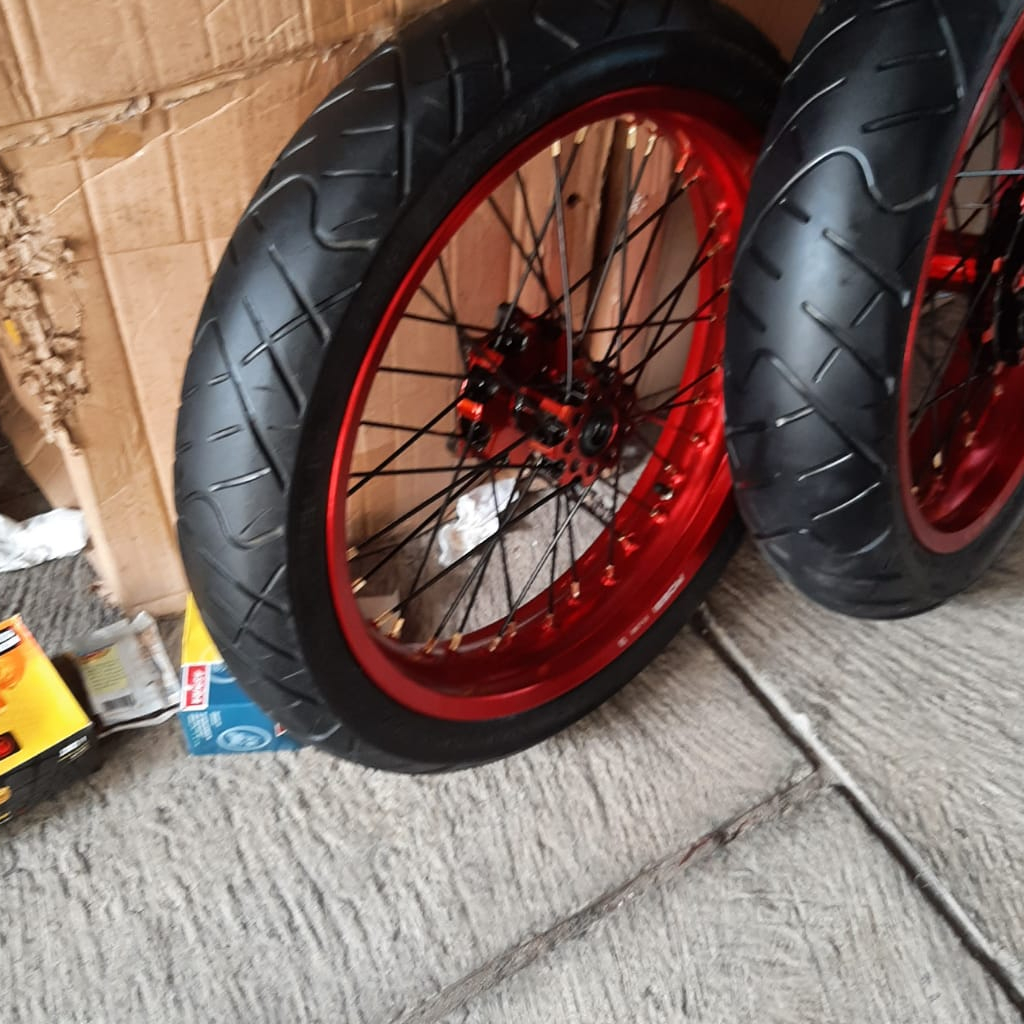 Wheelset Supermoto CRF Warna Merah 300/350 Ring 17
