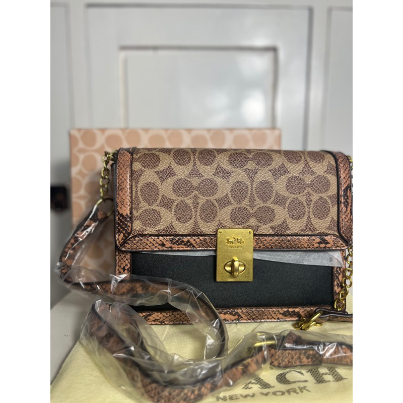 TasWanitaImportCoachHuttonSnakeSkin