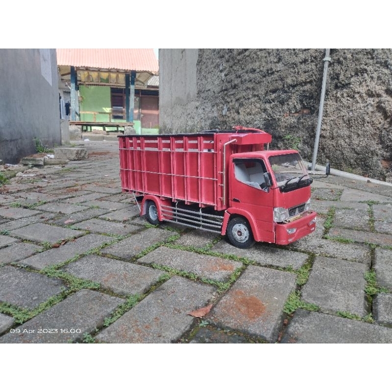 RC truk canter skala 12