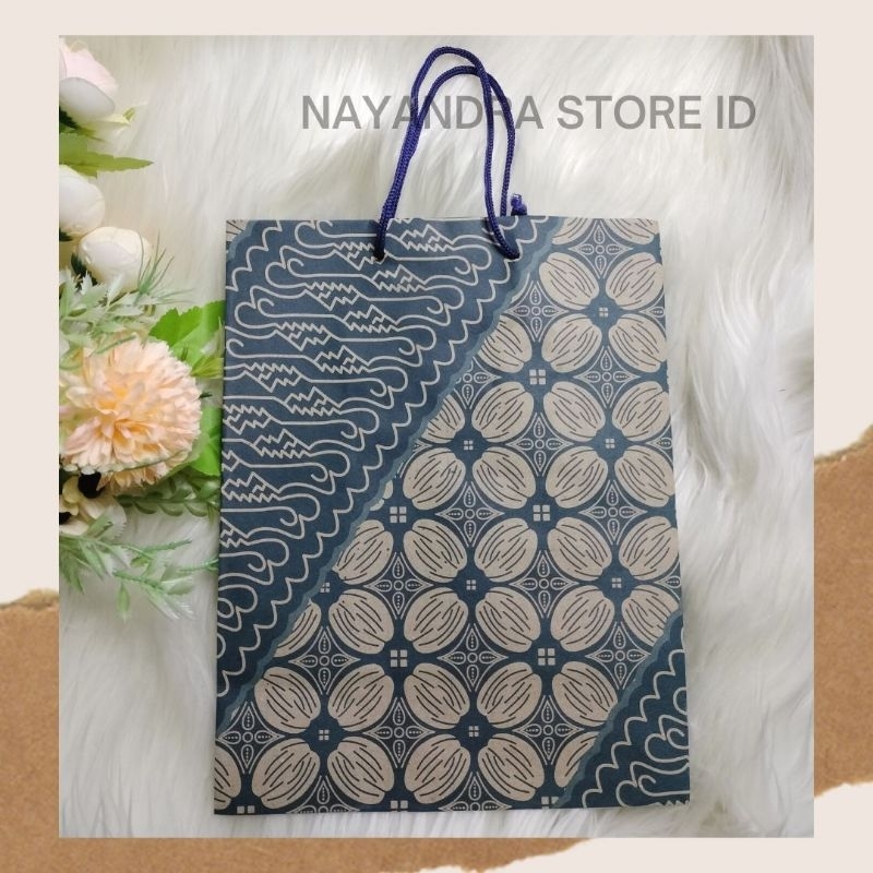 

Paper Bag Ukuran 20x10x25 / Tas Kado Motif