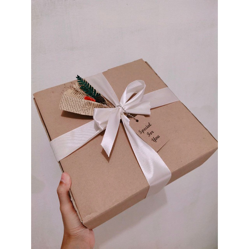 

box hampers / gift box / kotak kado / box packaging / dus box