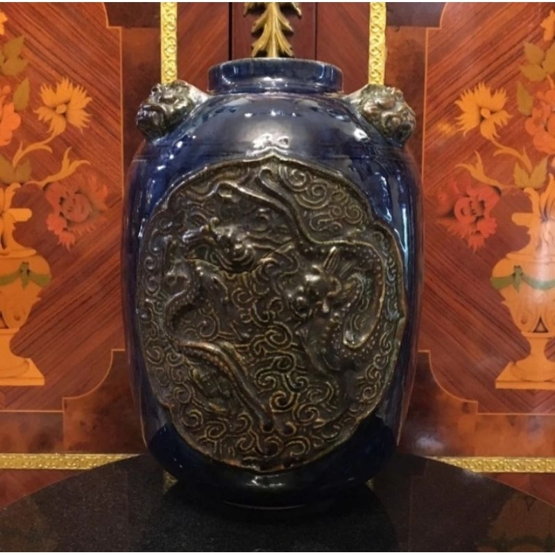 Guci keramik biru motif dua naga timbul pajangan antik