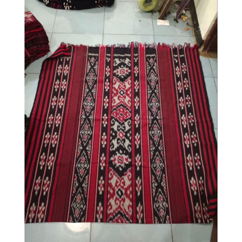 kain tenun blanket merah putih motif manado