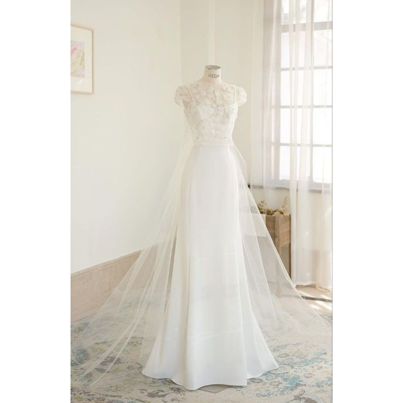 gaun wedding / pernikahan brokat dengan ekor