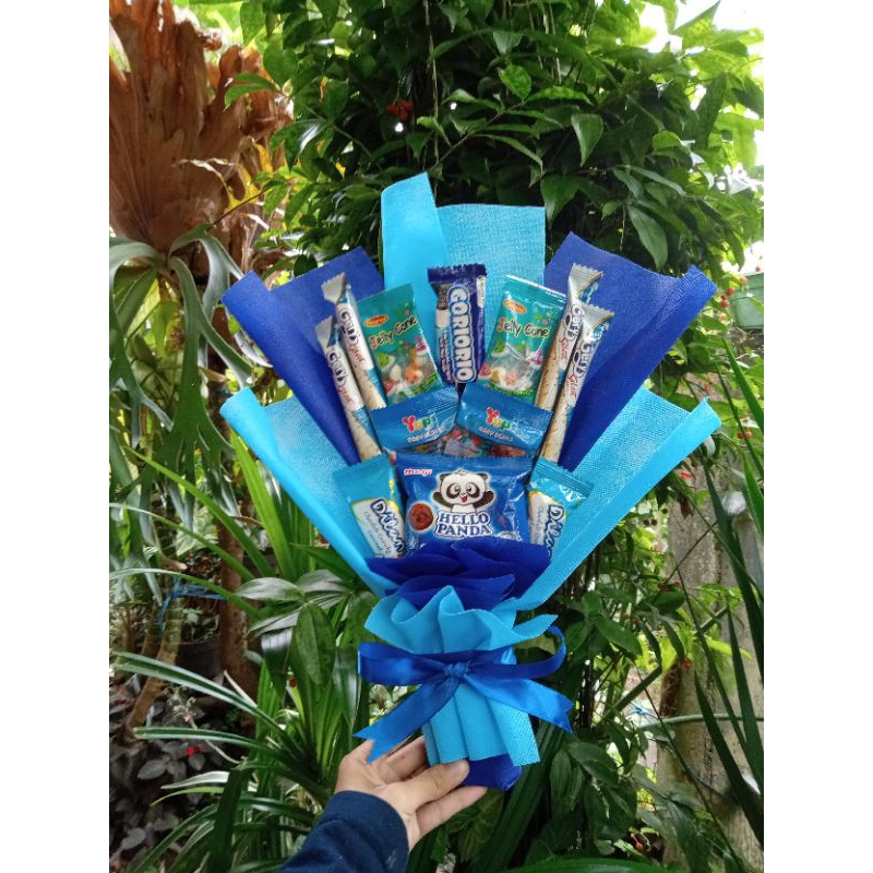 

New !!! Bucket/ bouquet dilan / buket Snack serba biru (002)