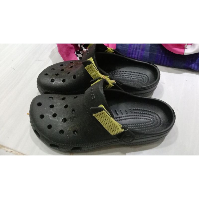 Sendal Crocs original defect