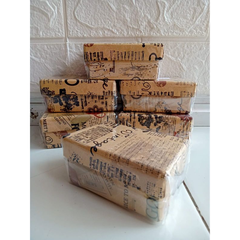 

Kotak Kado Gift Box Hadiah 9cm x 6cm x 4cm