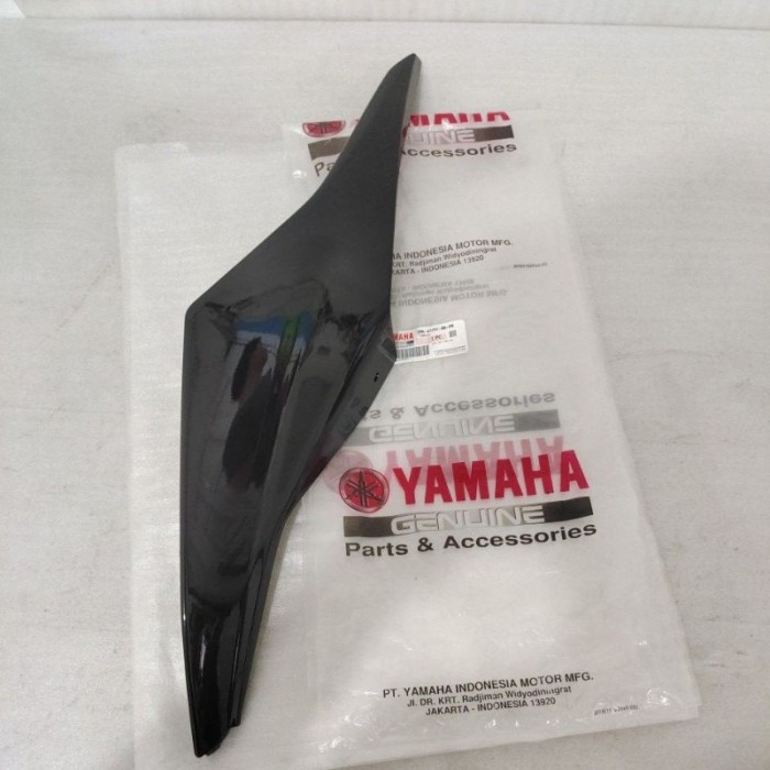 Cover Body Samping KANAN Hitam Yamaha R15 V1 V2 2PK-F1741-00-P0