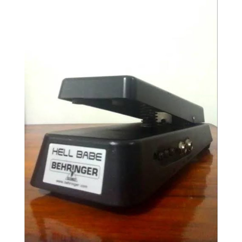Efek Gitar Wah Wah Pedal Behringer Hellbabe