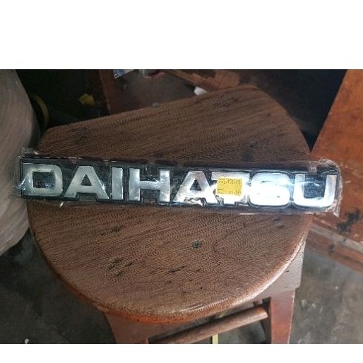 Tulisan DAIHATSU /MERK GRILL taft gt F70
