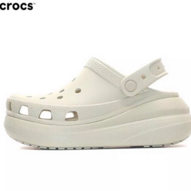 Preloved sandal crocs classic sandal wanita