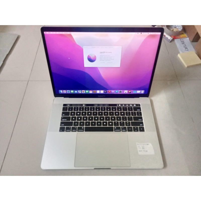 OBRAL..Mac pro retina 15 in 2017 ram 16 ssd256.dual vGA ..LAYAR  pink