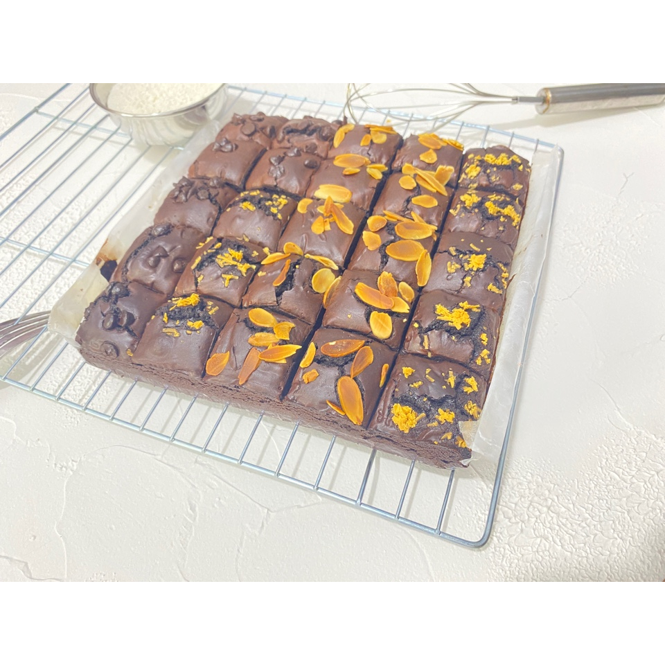 

By Mama Moeji Brownies Skat Fudgy isi 25 potong / oleh oleh / brownies enakk