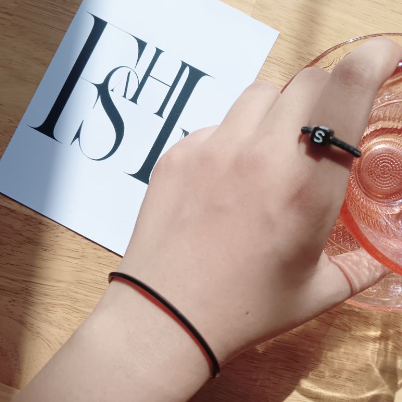 Cincin Huruf Inisial Karet Terbaru Warna Hitam Model Terkini Custom Ring Bisa Dipakai Cowok dan Cewe