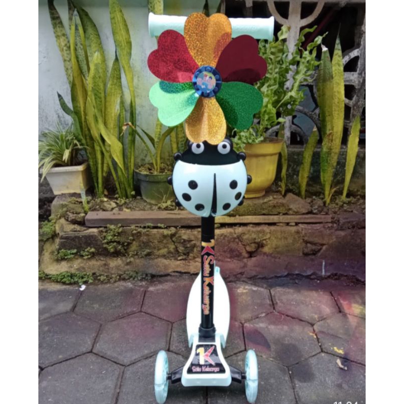 Scooter anak roda 3 Kickboard Scooter Scooter ban nyala Skuter Anak Otoped Lampu roda 3 Skuter Anak LED