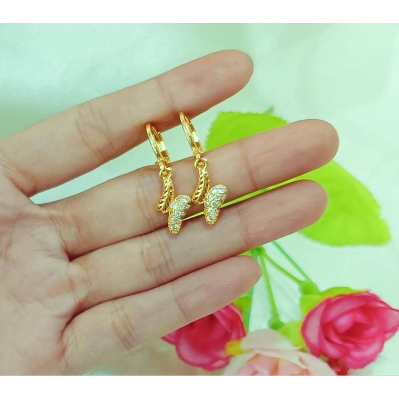 Anting wanita cantik titanium lapis emas