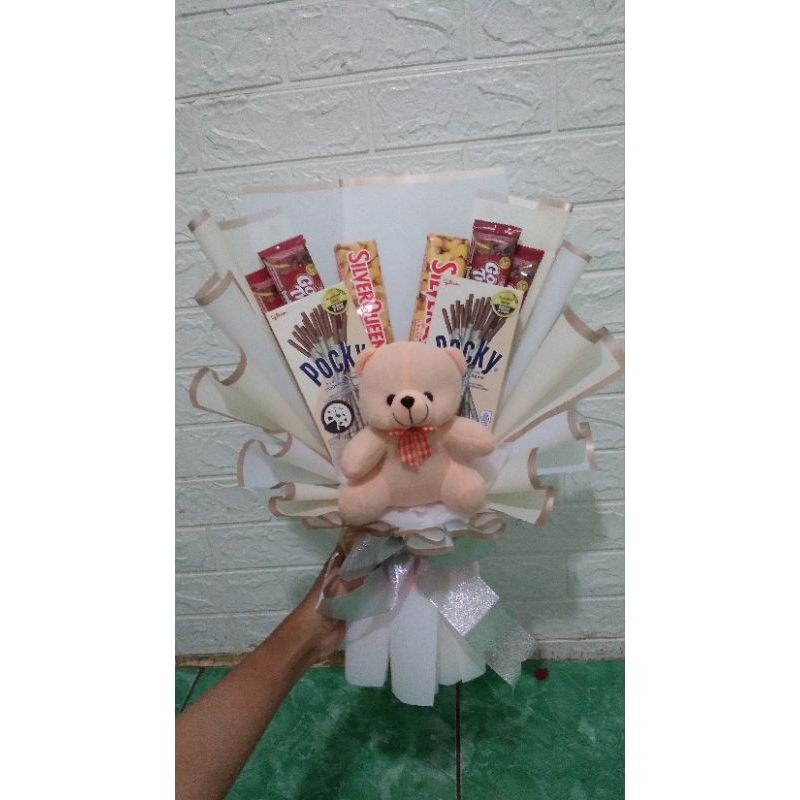 

bucket snack coklat|boneka|silverqueen|pocky