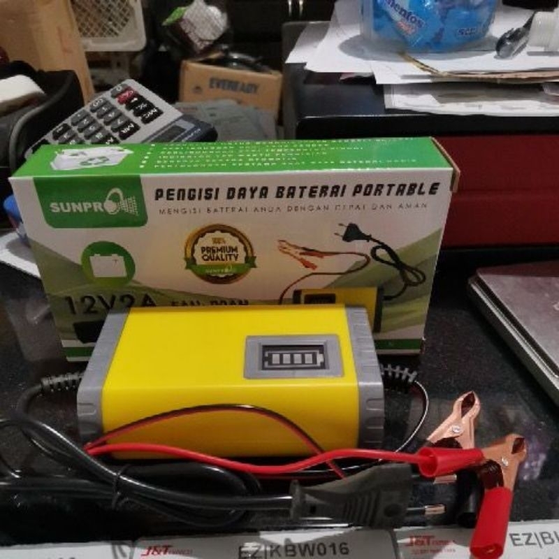 Charge aki cas aki pengisi daya baterai portable 12v 2A sunpro