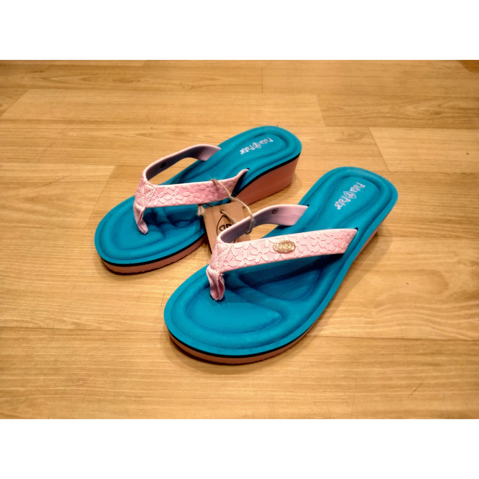 Sandal Wedges Wanita Bata Bahan Karet Ringan dan Nyaman Sandal Santai Warna Hijau dan Biru