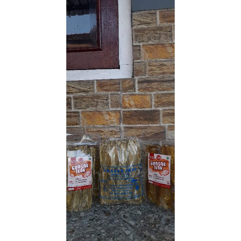 

Ikan asin/grasak ikan/ dendeng ikan rasa dijamin mantap oleh-oleh khas dari demak jawa tengah