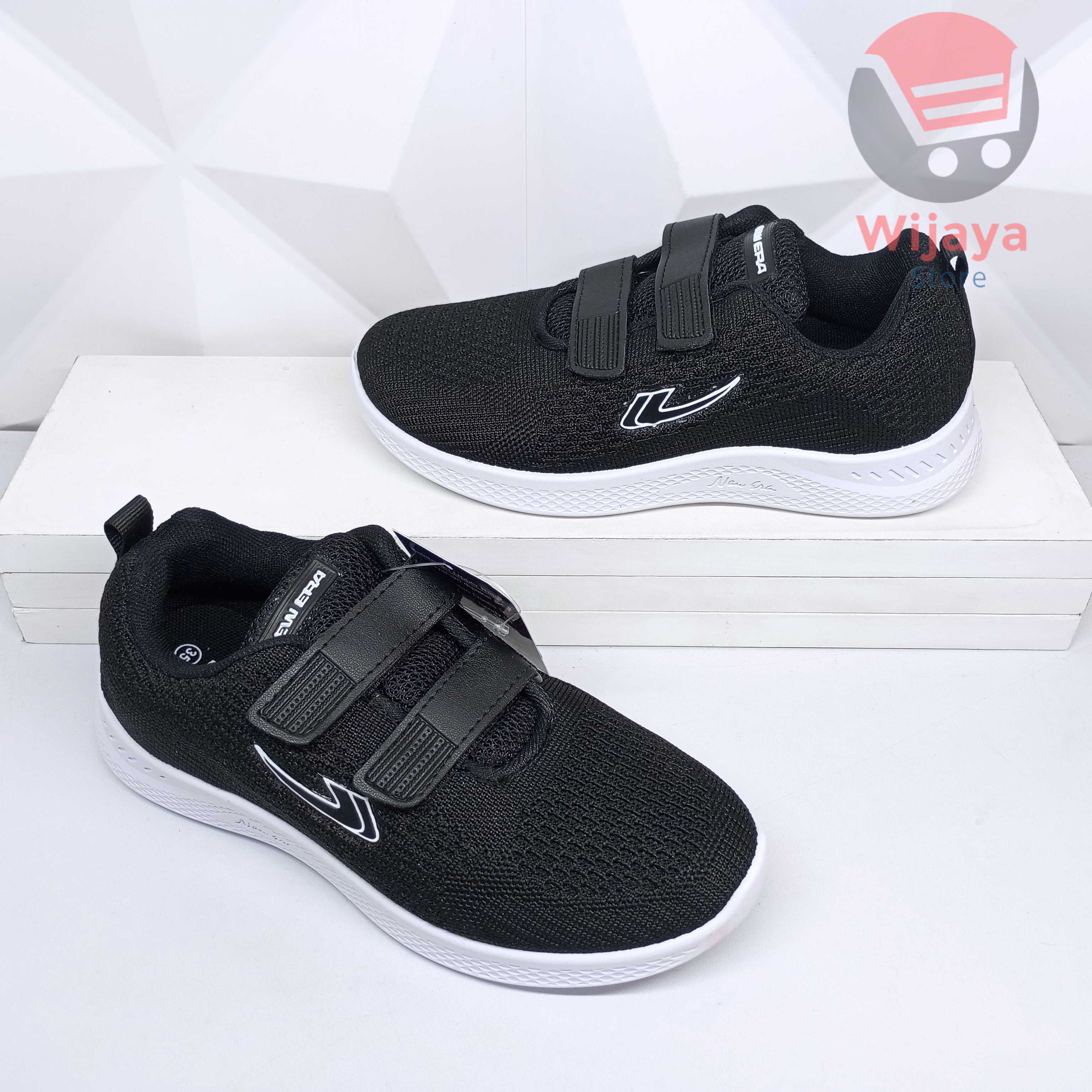 Sepatu Sekolah Anak New Era 33-36 Desain Sneaker Hitam Polos Putih dengan Strap Velcro dan Magnet yang Praktis CINDY CRISTAL MAGNETI ROSA MAGNUM ALISA