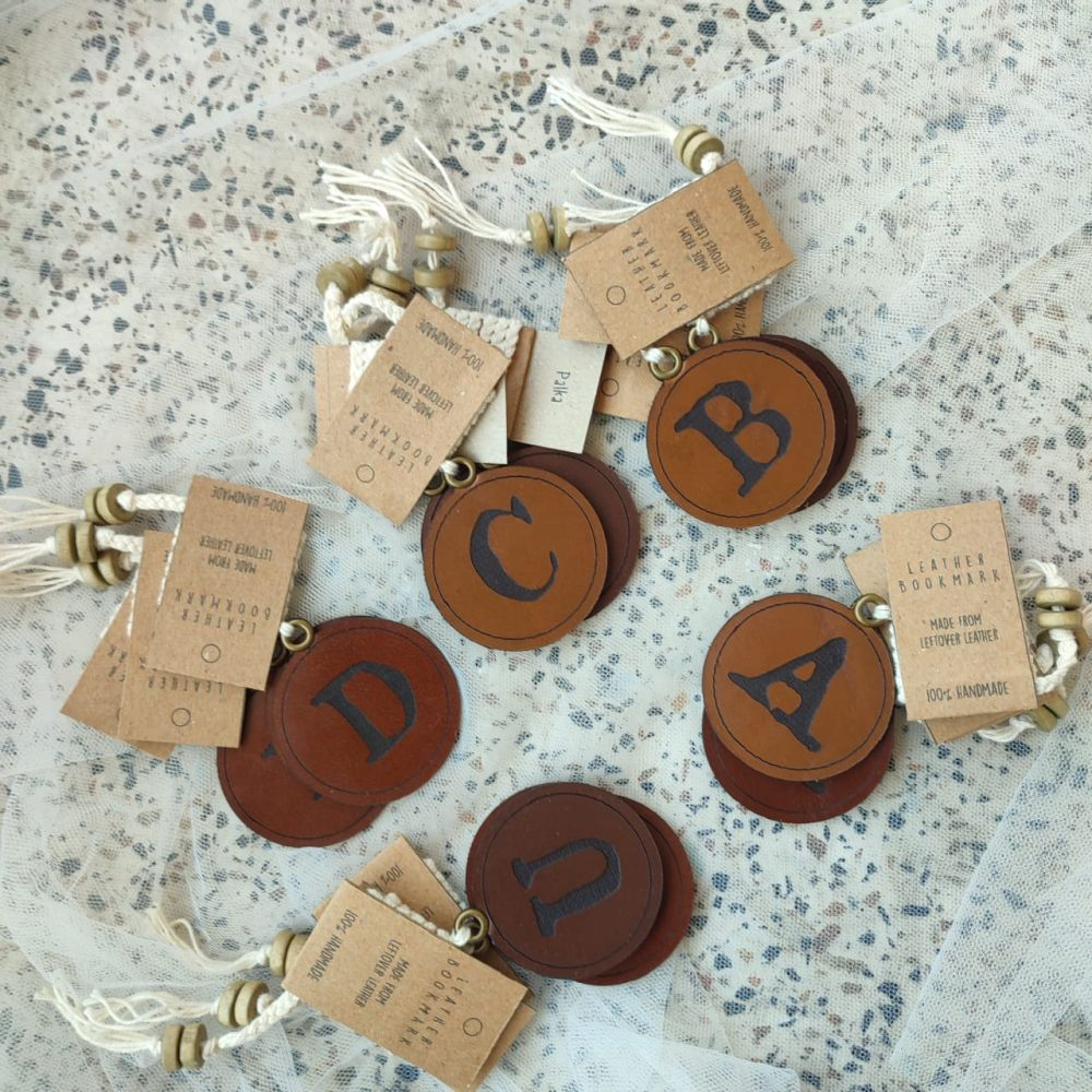 

PALKA KREATIF Alphabet Leather Bookmark / Pembatas Buku