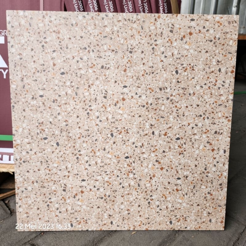KERAMIK LANTAI MATT KASAR GARASI KAMAR MANDI KIA PATIOS BROWN 50X50 KW1