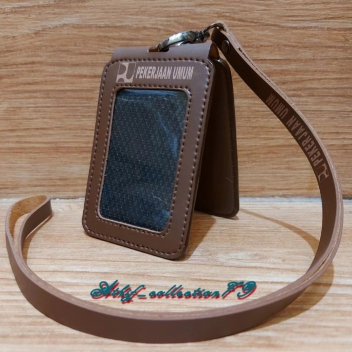

Holder Id Card PU / Kalung Id Card PU Model Lipat Cokelat