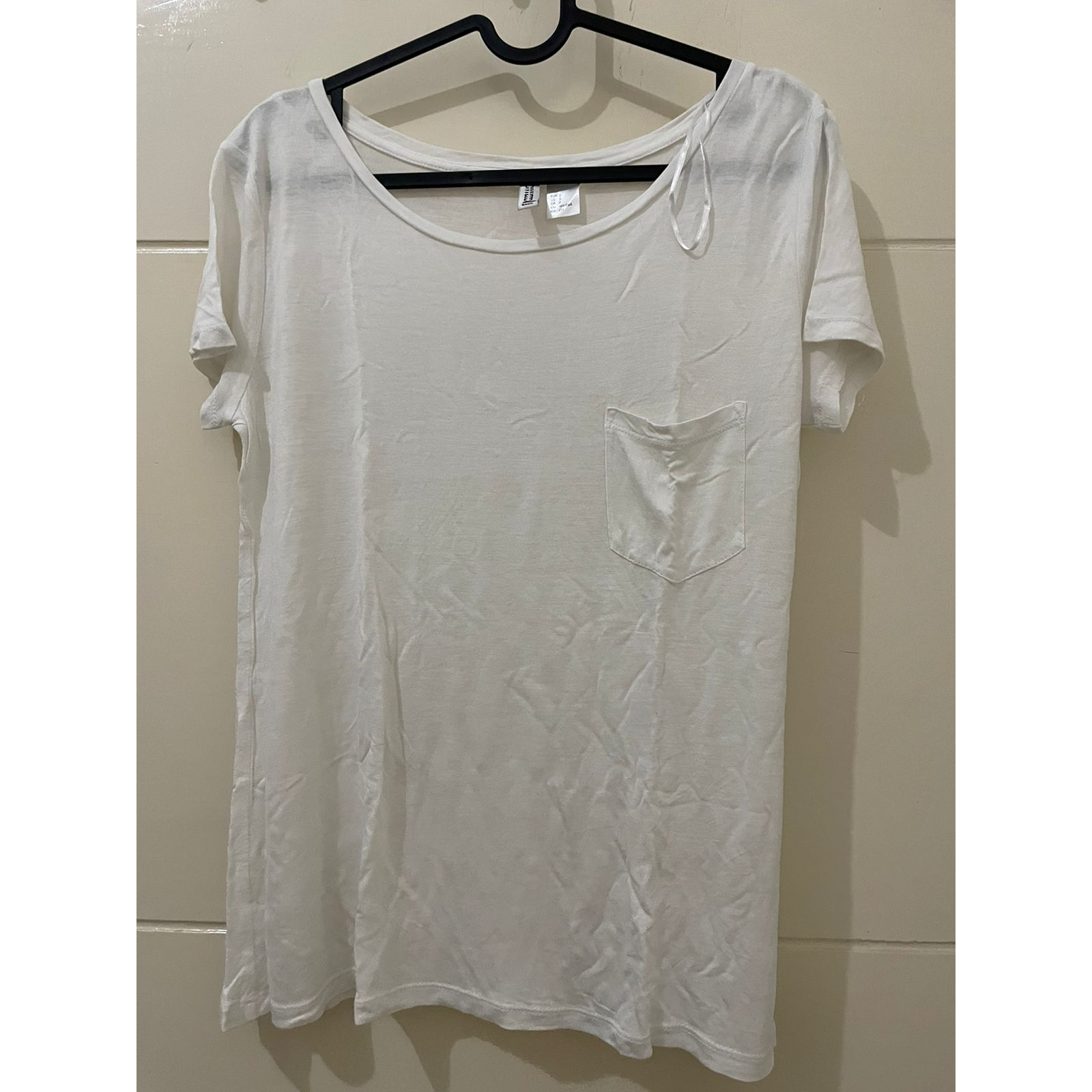 PRELOVED DIVIDED OVERSIZED POCKET TEE / KAOS POLOS PUTIH HM / H&M WHITE TSHIRT