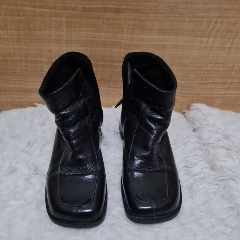 preloved sepatu boot wanita no 36 kulit asli
