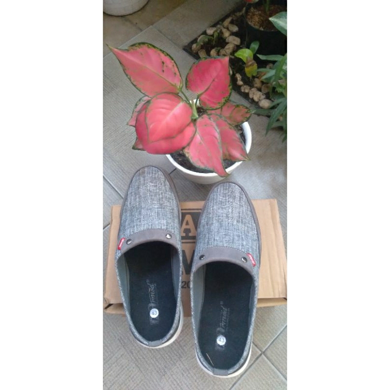 NEW PRELOVED SEPATU SENDAL / SELOP ARMOD  SIZE 43