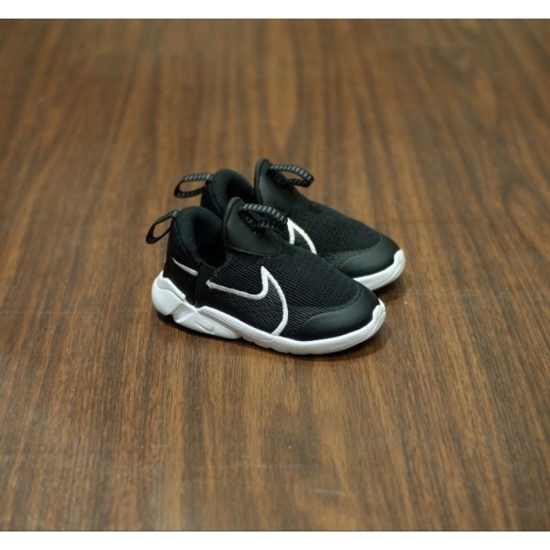 ORIGINAL NIKE FLEX PLUS RUNNER 2 BLACK WHITE SEPATU ANAK