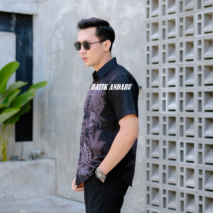 Kemeja Batik Pria Lengan Pendek Slim Fit Warna Hitam Pekat Katun Primisima Solo Full Furing