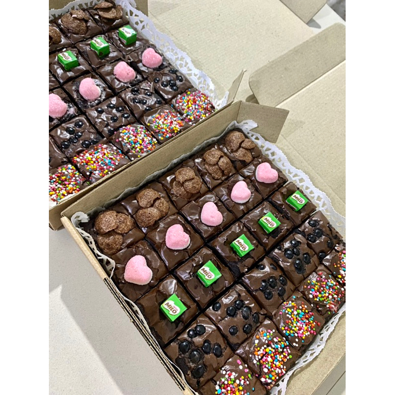 

Brownies Fudgy PREMIUM brownies shiny crust brownies shiny fudgy ISI 25 20x20