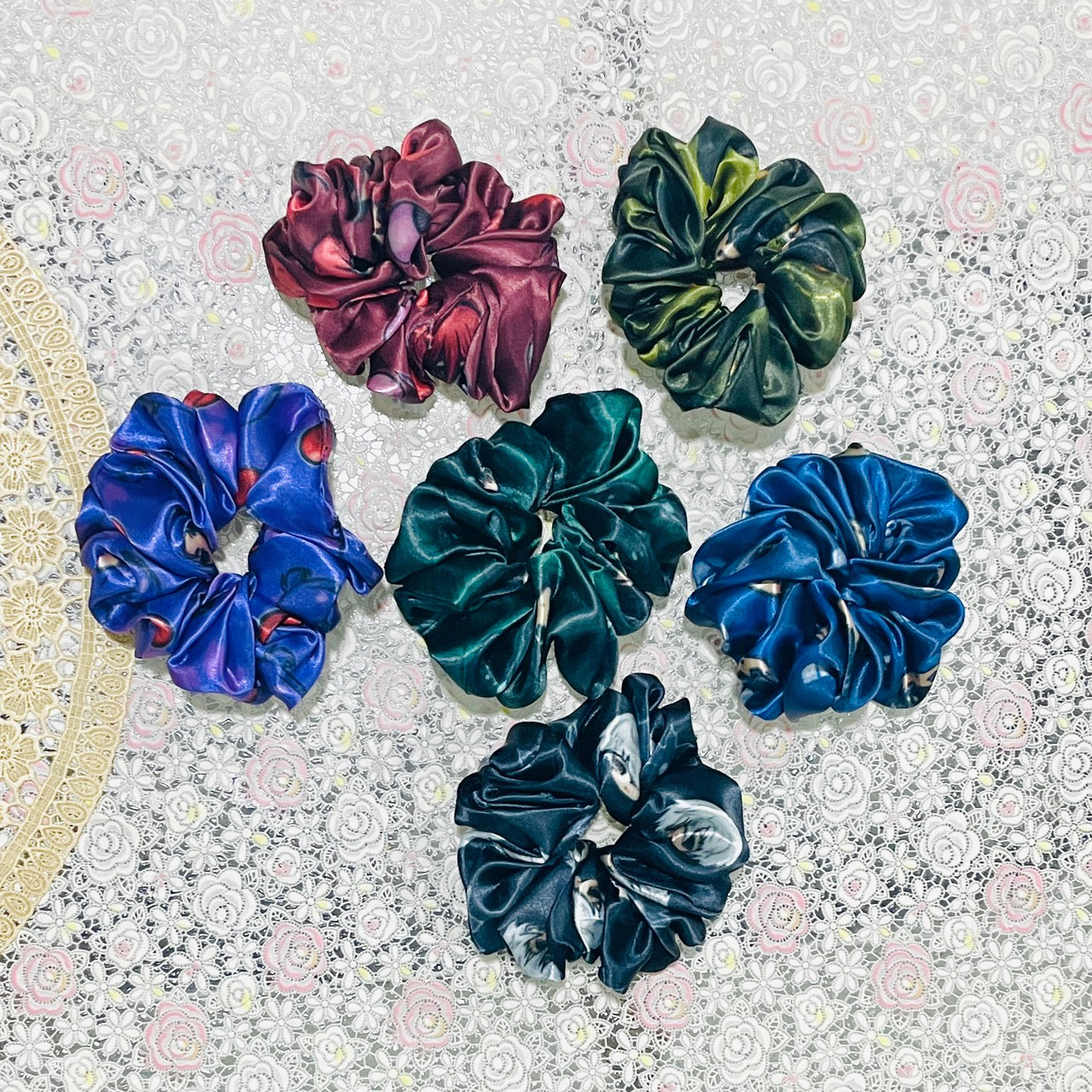 Ikat rambut scrunchie scrunchies blue lock bluelock rin bachira isagi nagi seishiro reo chigiri