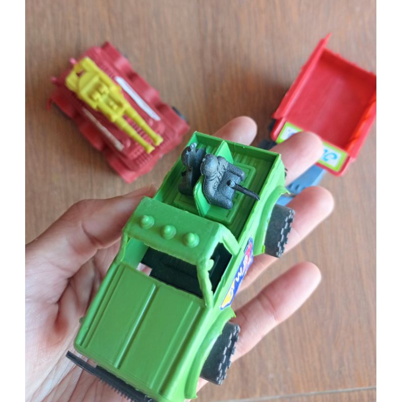 Mobil mainan plastik truck tank