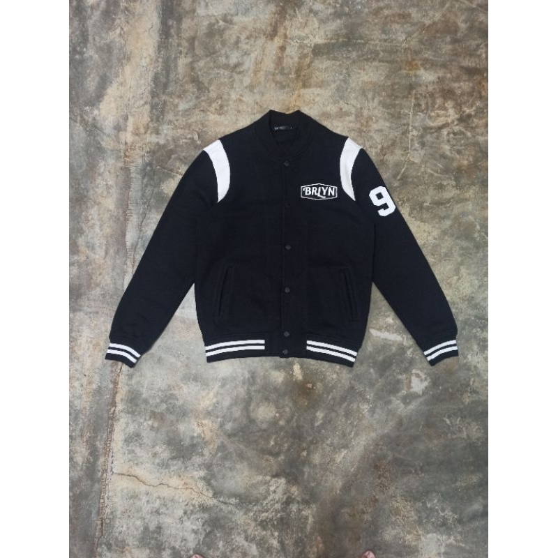 jaket varsity Litmus