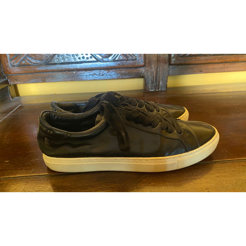 GIVENCHY PARIS 17 secound sepatu pria