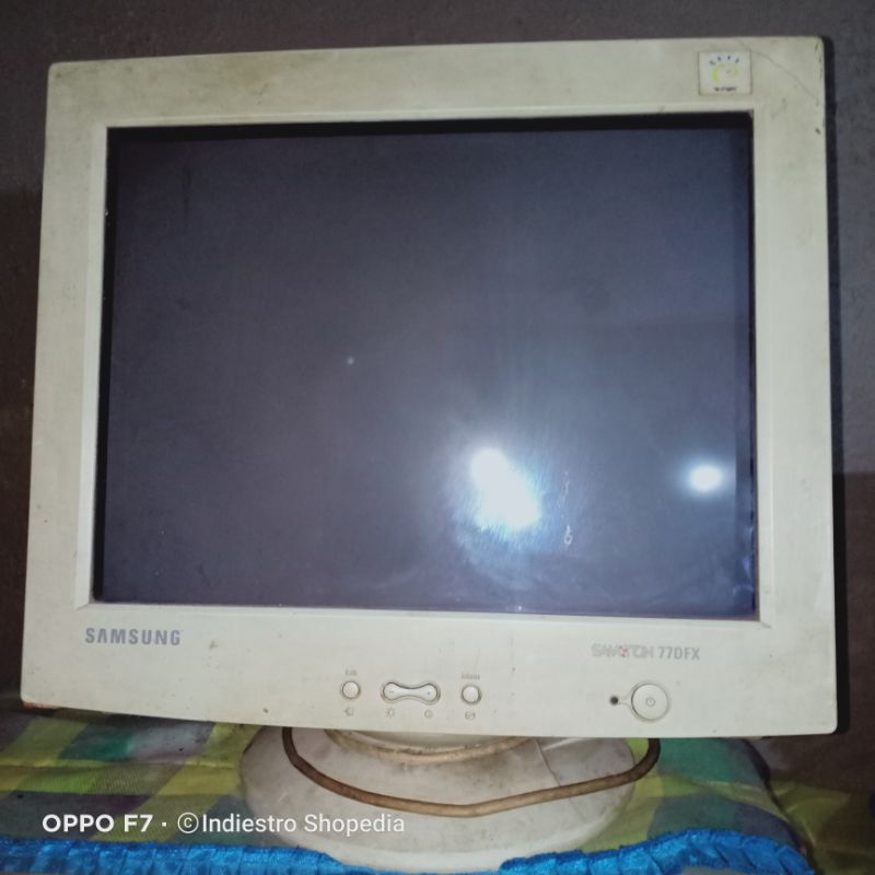 Monitor CRT Tabung Flat Samsung Samtron 77DFX